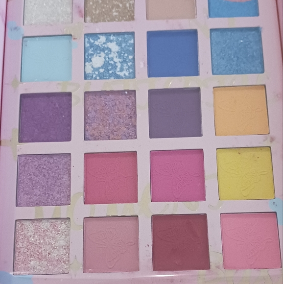 Makeup book by kevin and coco - Picture 4 of 5